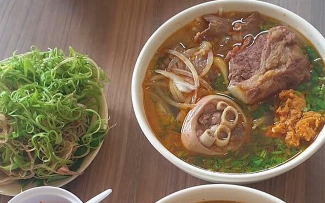 Cafe & Huế Cuisine - Bún Bò Huế & Cà Phê - Quốc Hương