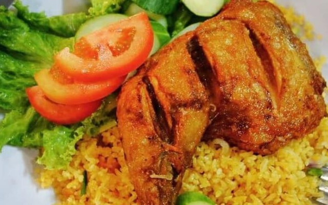 Cơm Gà Hoa Lê Lê - Trần Khánh Dư