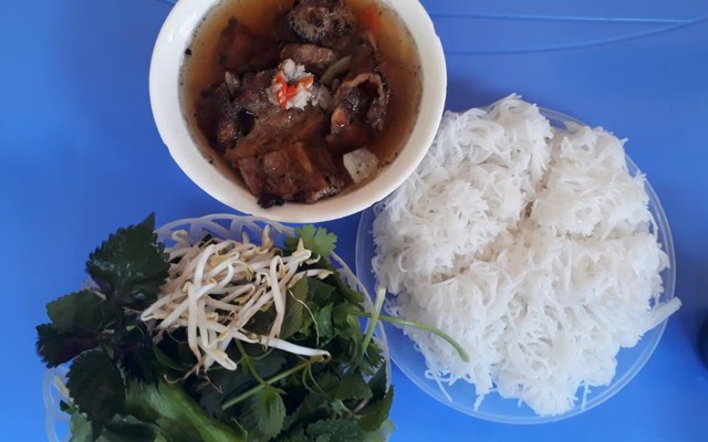 Giang - Bún Chả & Nem Rán - Tam Trinh