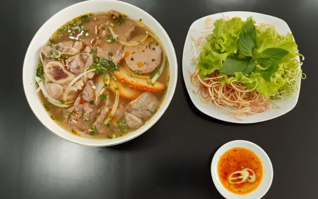 Quỳnh Nga - Bún Bò Huế