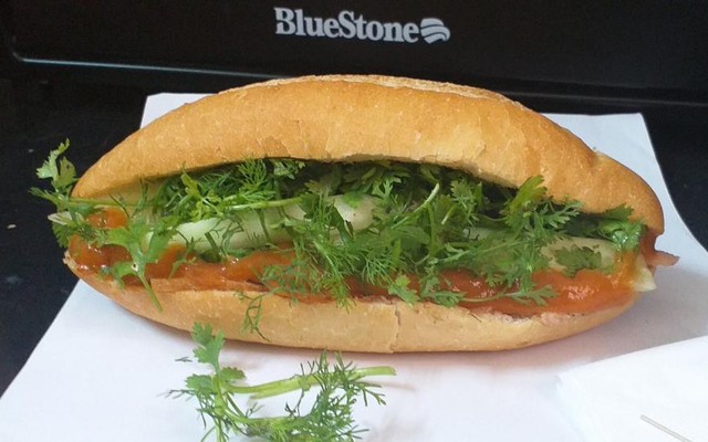 Bánh Mì Hoàng - Chân Cầm