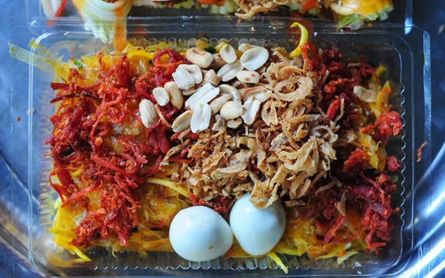 Cô Sương - Bánh Tráng Trộn