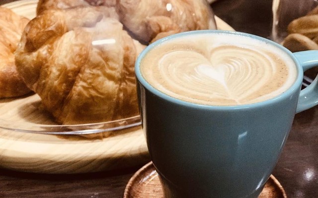 Bonjour Café - Đầm Trầu