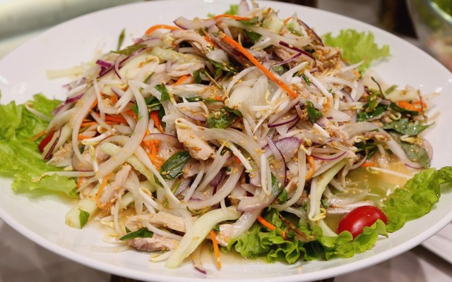 Quán Ăn Cô Thơm - Gỏi Gà, Xôi Gà Xé & Mì Vịt Tiềm