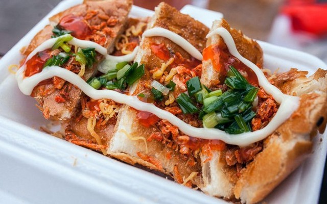 Cô Ba - Bánh Mì Nướng Muối Ớt & Bắp Bơ Sữa Mã Lai