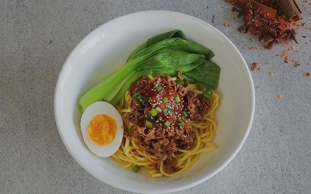 Tiệm Ăn Dì Sáu - Mì Bò Hầm Thảo Mộc