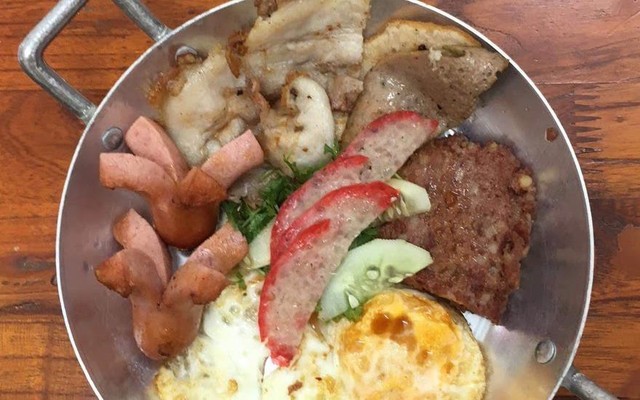 Thuý Gầy - Bánh Mì Thịt Quay, Sốt Vang