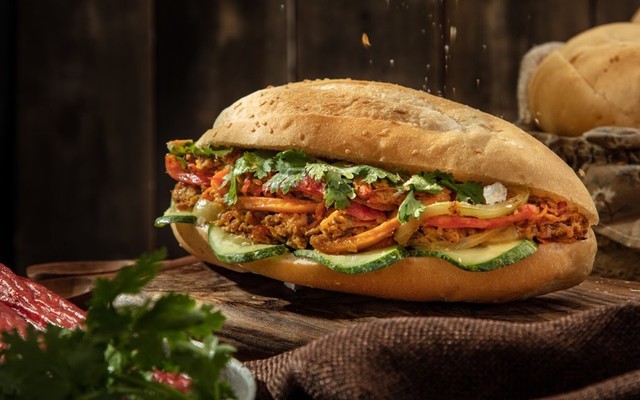 Bánh Mì, Cơm Trộn & Mì Trộn - Hạ Long