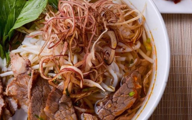 Bún Bò Huế O Hồng - Trần Khát Chân