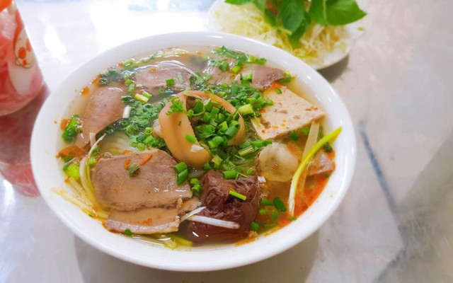 Vũ - Bún Bò Huế - Trần Cung