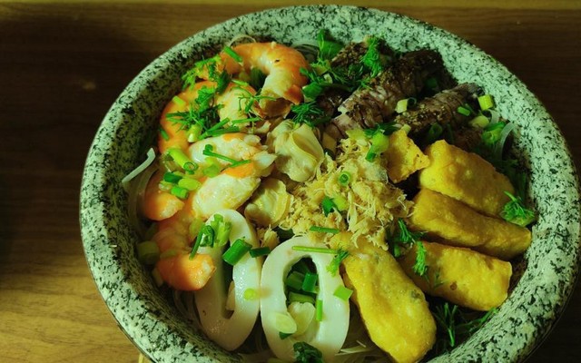 Bún Hải Sản Bát Đá