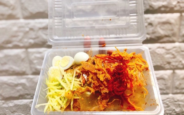 Bánh Tráng Tỏi Ớt, Mì Trộn Indomie & Chân Gà Sốt Thái Cô Mai