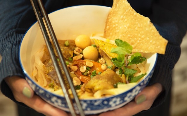 Anh Bốn - Mì Quảng & Bún Mọc - Âu Cơ