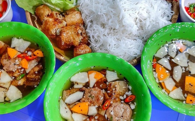 Quán Cô Linh - Bún Chả Hà Nội