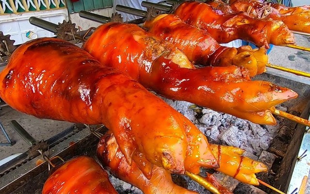 Hai Anh Em - Giò Heo Quay Lá Mắc Mật