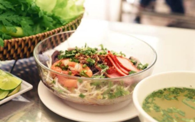 Lucky Lâm - Hủ Tiếu & Cá Viên Chiên