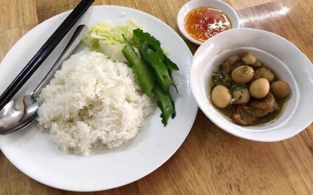 Cô Xẩm - Cơm Văn Phòng
