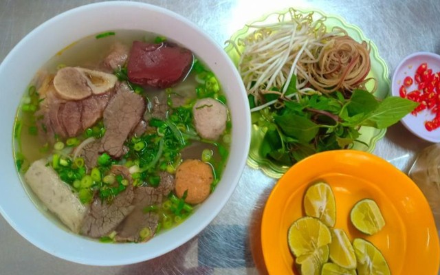 Như Thảo - Bún Bò Huế Siêu To Khổng Lồ - 66B Triều Khúc