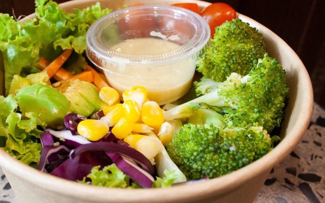 Common 9 - Cafe, Juice & Salad Bar