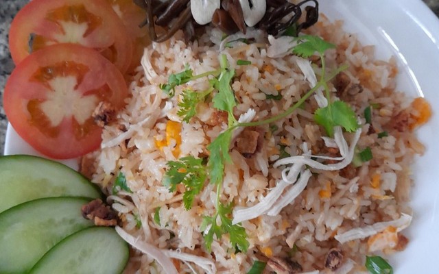 Bếp Sing - Cơm Chiên Cá Mặn Gà Xé & Miến Xào Singapore