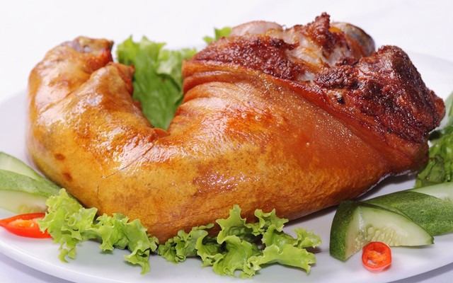 Lực Phát Bistro - Giò Heo Quay Chiên Giòn