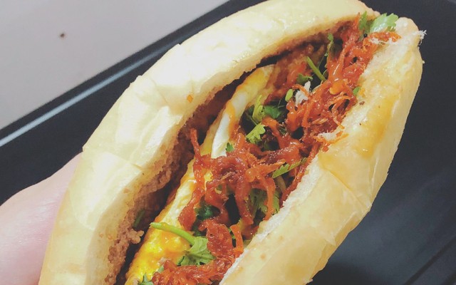 Bà Hồng - Bánh Mì, Xôi & Nước Ép