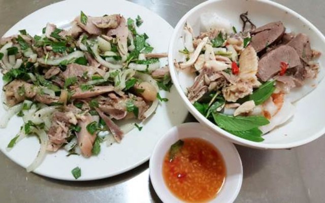 Bà Hương - Bánh Ướt Lòng Gà