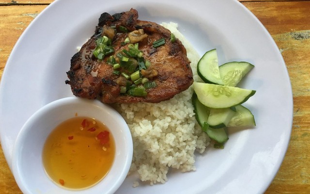 Chiến Hà - Cơm Sườn Nướng & Gà Nướng