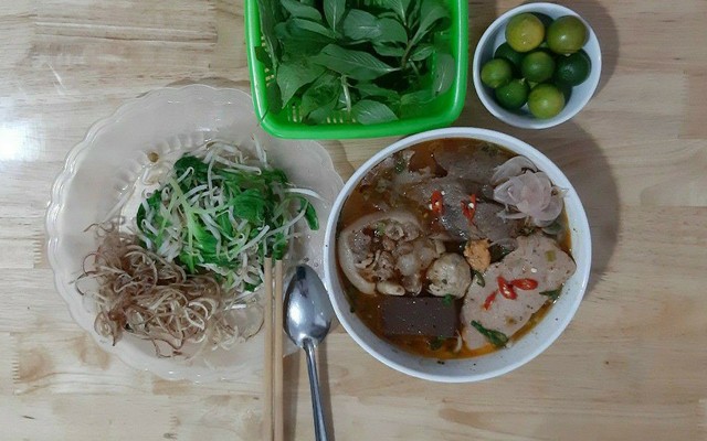 O Quyên - Bún Bò Huế & Cơm Sài Gòn