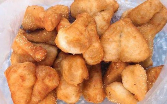 Gia Hân - Quẩy Đùi Gà, Bánh Tiêu & Bánh Rán Phố Cổ