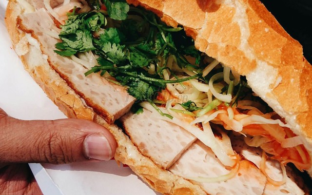 Mẹ Nhím - Bánh Mỳ Chả Nóng