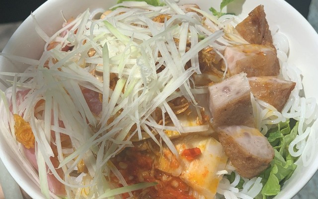 LyLy - Bánh Canh & Bún Mắm