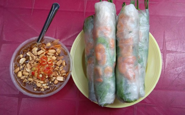 Chị Phụng - Gỏi Cuốn Tép Chấu & Hột Vịt Lộn