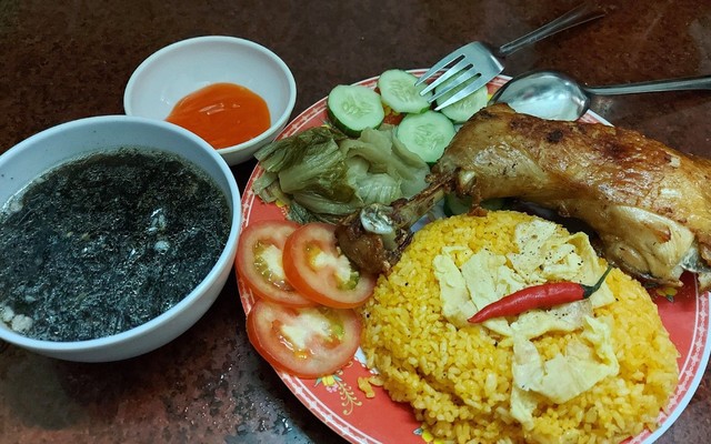 Cơm Gà Xối Mỡ 35