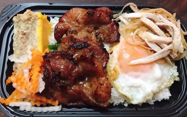Chị Chị Em Em Quán - Bánh Canh Tép Thoại Sơn, Bún Thang & Gỏi Cuốn