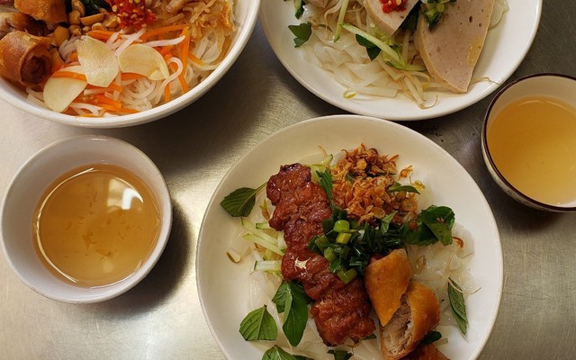 Hai Chị Em - Bún Thịt Nướng & Bánh Ướt