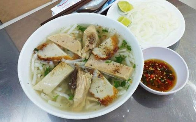 Chị Tôi - Bánh Canh Chả Cá