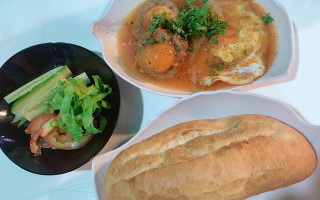 Yaourt Lắc & Bánh Mì