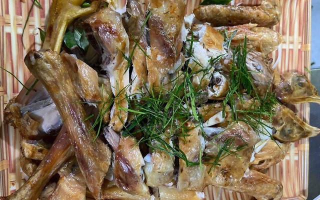 Gió Biển - Cơm Gia Đình, Ba Chỉ Rang & Canh Chua