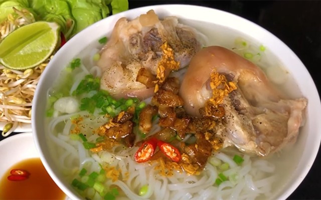 Chị Loan - Hủ Tiếu Bình Dân