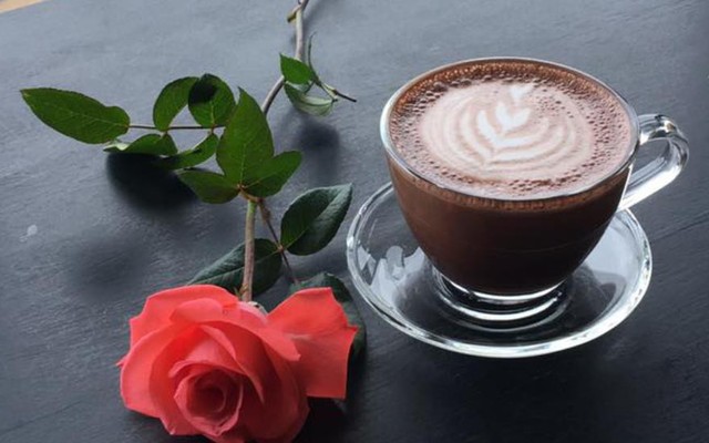 Tiệm Cà Phê Tháng 5