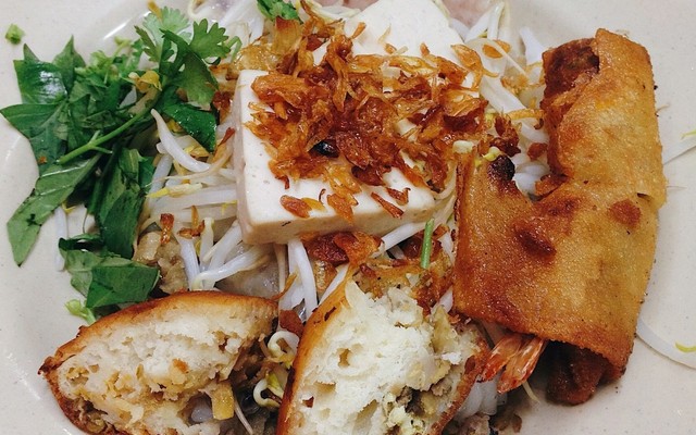 Bánh Cuốn Nóng, Bánh Ướt & Bánh Cuốn Trứng