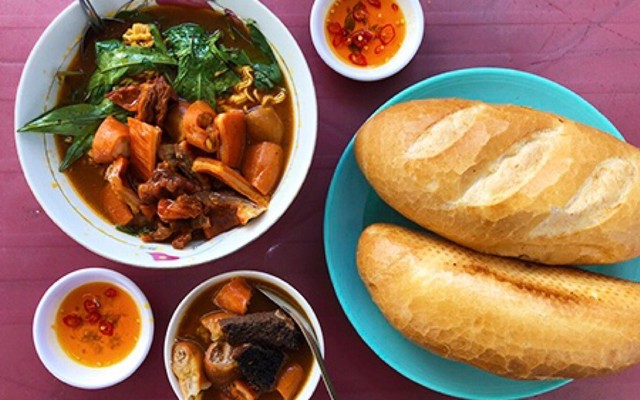 Cô Nga - Phá Lấu & Ăn Vặt