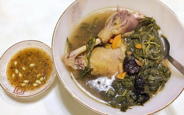 Cô Biển - Gà Tần & Trứng Vịt Lộn