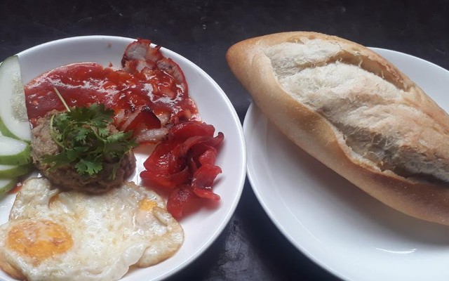 Ba Anh Em - Bánh Mỳ & Xôi