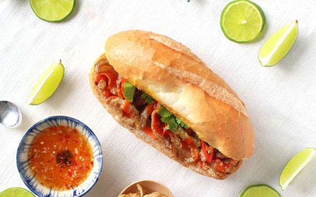 Bánh Mì Chả Cá Má Hải - Ni Sư Huỳnh Liên