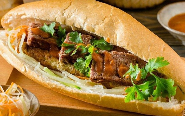 Bình Minh - Bánh Mì Pate Thịt Khìa