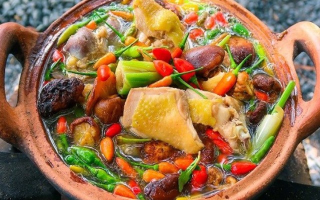 Quán 99 - Bê Thui Xứ Quảng & Lẩu Gà Ớt Hiểm