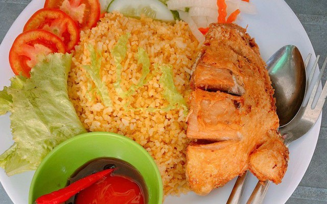 Mi Nơ - Cơm Chiên Gà Xối Mỡ