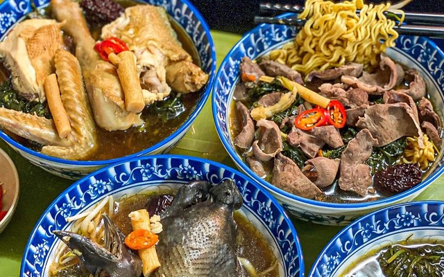 Gà Tần Cô Oanh - Bạch Mai